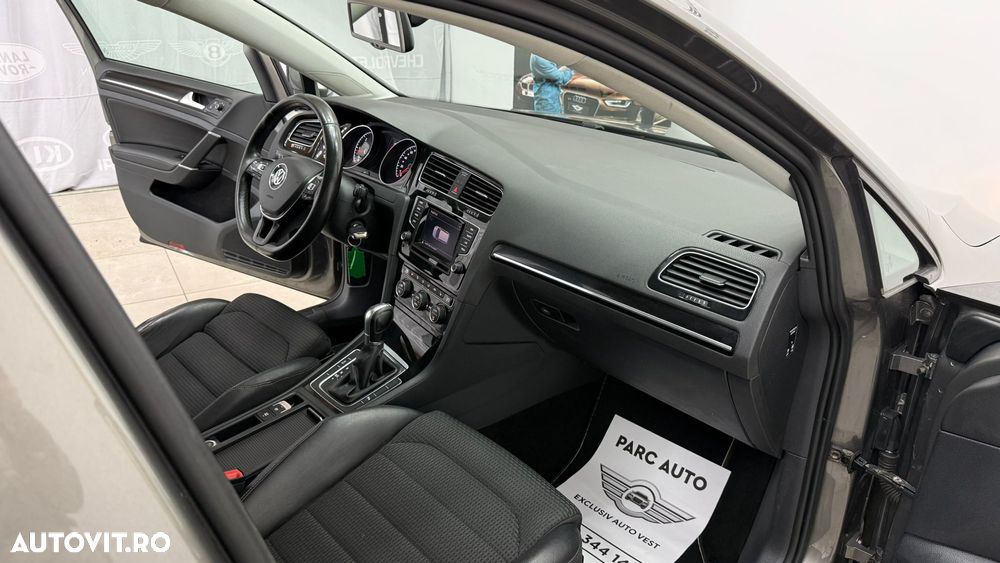 Volkswagen Golf - 8
