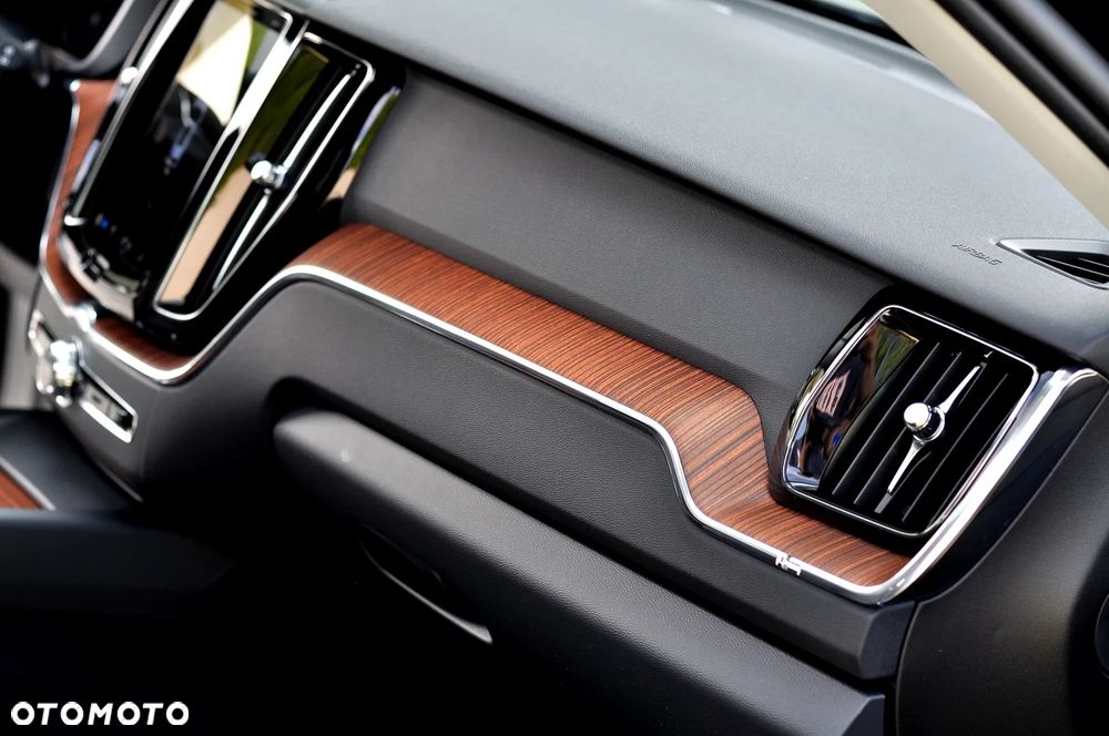 Volvo XC 60 T6 AWD Plug-In Hybrid Inscription - 28