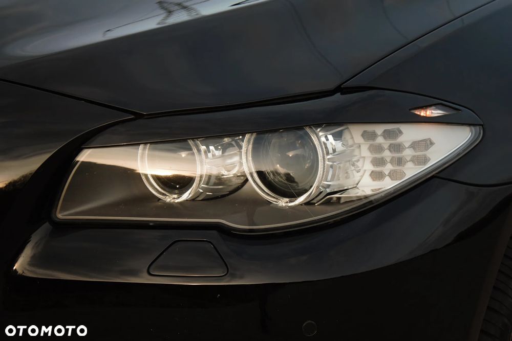 BMW Seria 5 528i Touring - 8