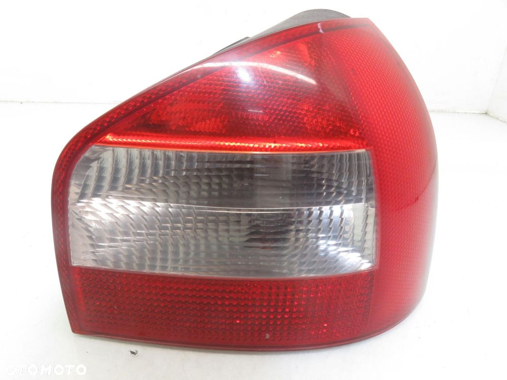 LAMPA LEWA TYLNA AUDI A3 (8L1) 8L0945095B 8L0945096C - 7