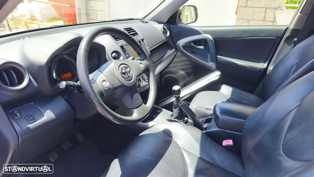 Toyota RAV4 2.2 D-4D X NAVI - 13