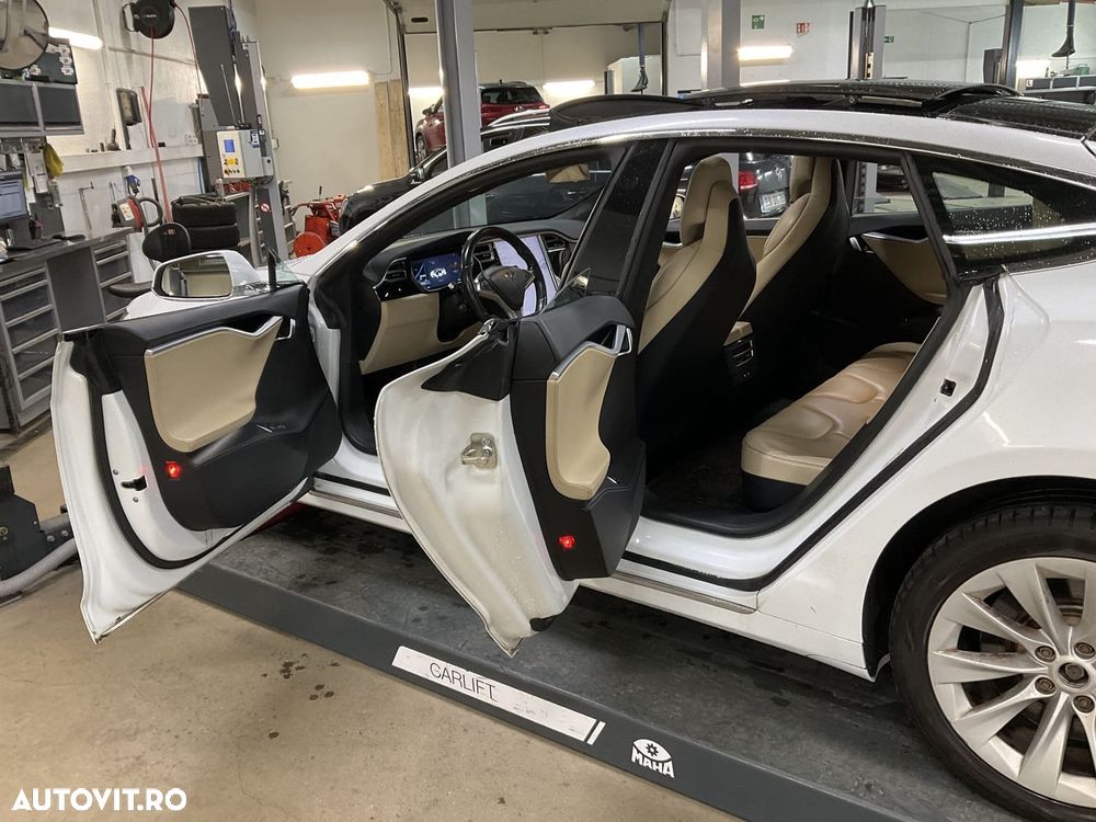 Tesla Model S Performance - 18