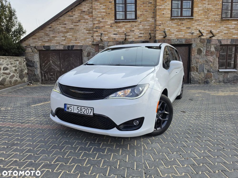 Chrysler Pacifica - 2