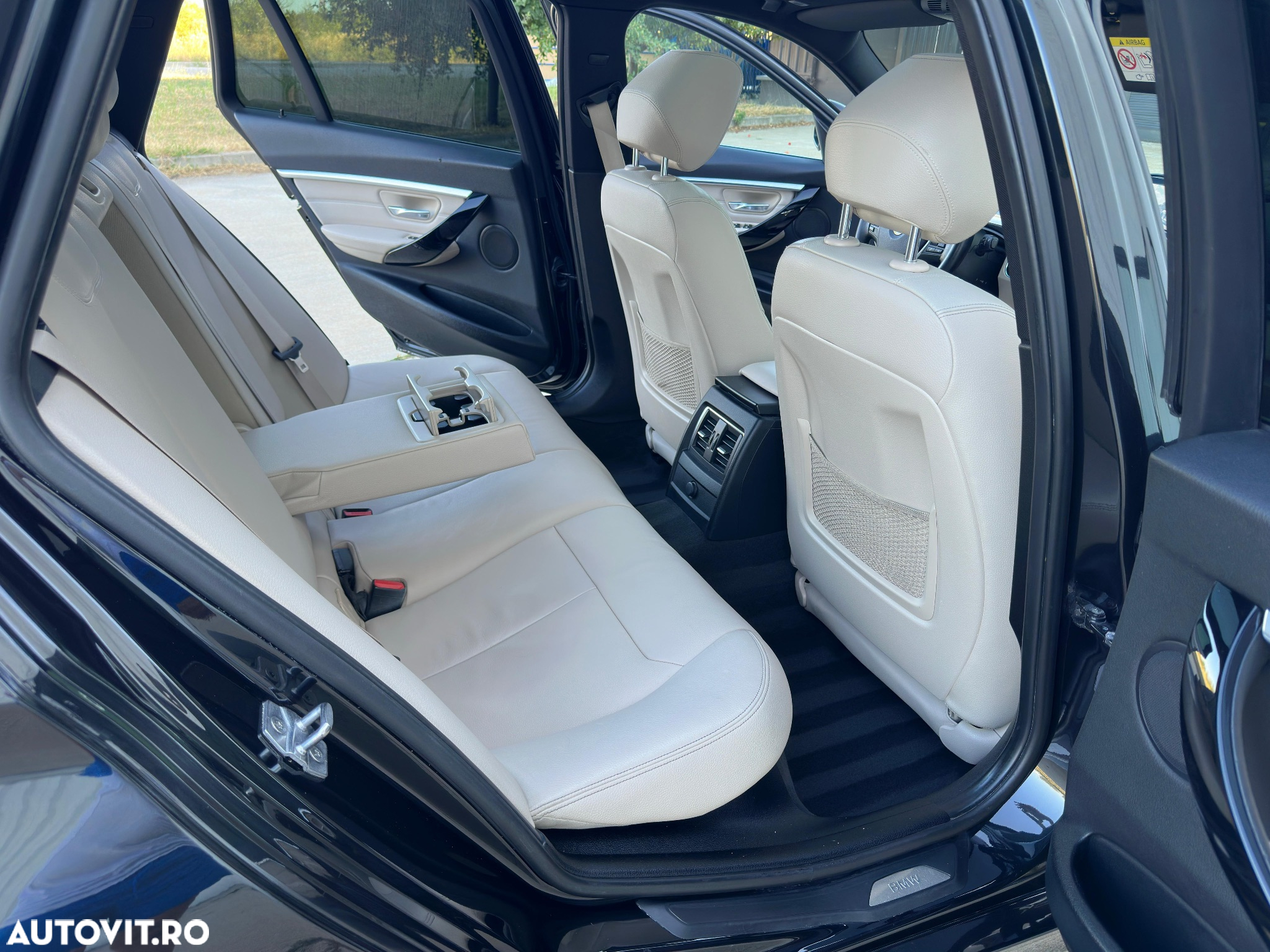 BMW Seria 3 320d Touring Aut. Edition Luxury Line Purity - 27