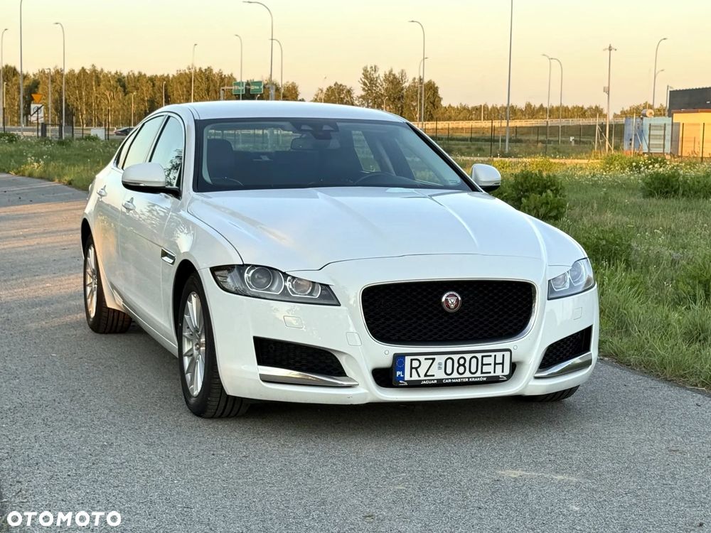 Jaguar XF 2.0 i4D AWD Prestige - 3