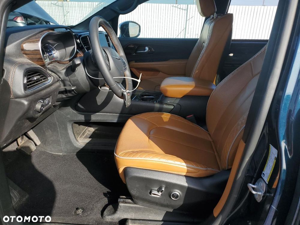 Chrysler Pacifica - 7