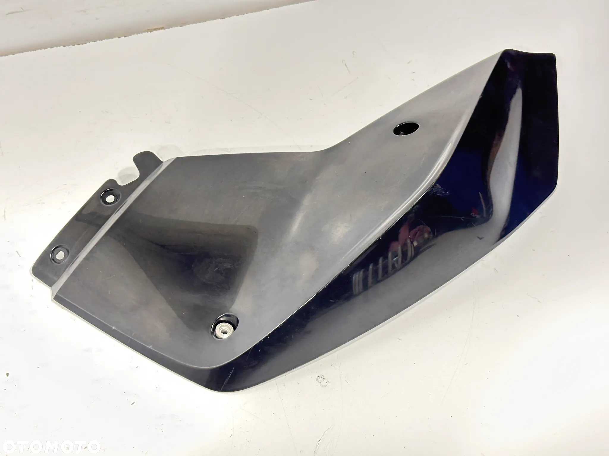 Boczek przód L Obudowa zbiornika  KTM Duke 690   12-15R - 3