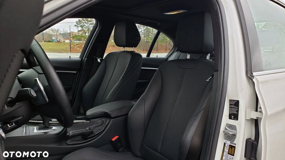 BMW Seria 3 330i Sport Line - 23