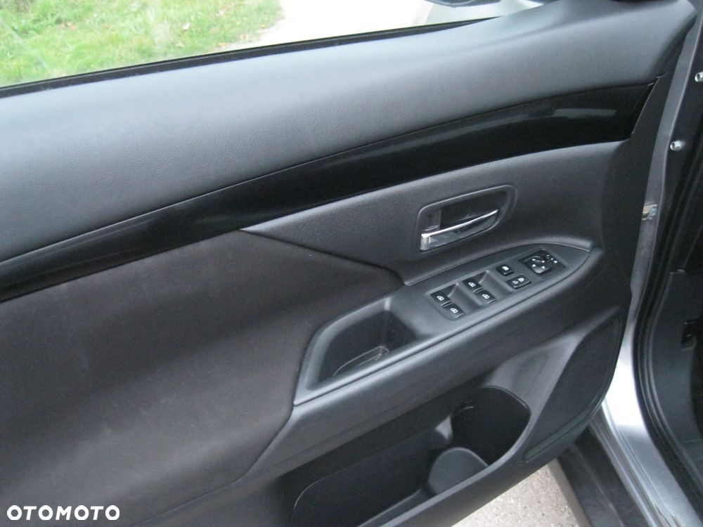 Mitsubishi Outlander 2.4 4WD CVT Instyle - 17