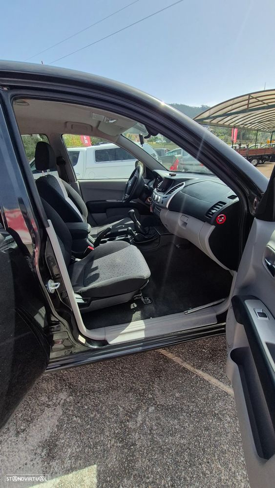 Mitsubishi L200 Pick Up 4x4 Inform Cabine Dupla - 4