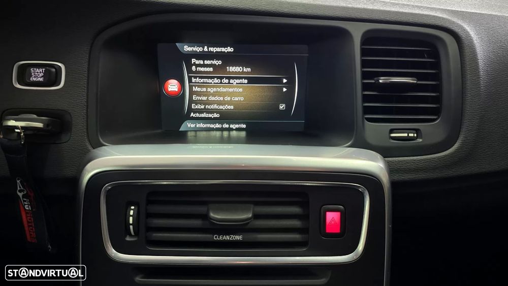 Volvo V60 Cross Country 2.0 D3 Momentum - 37