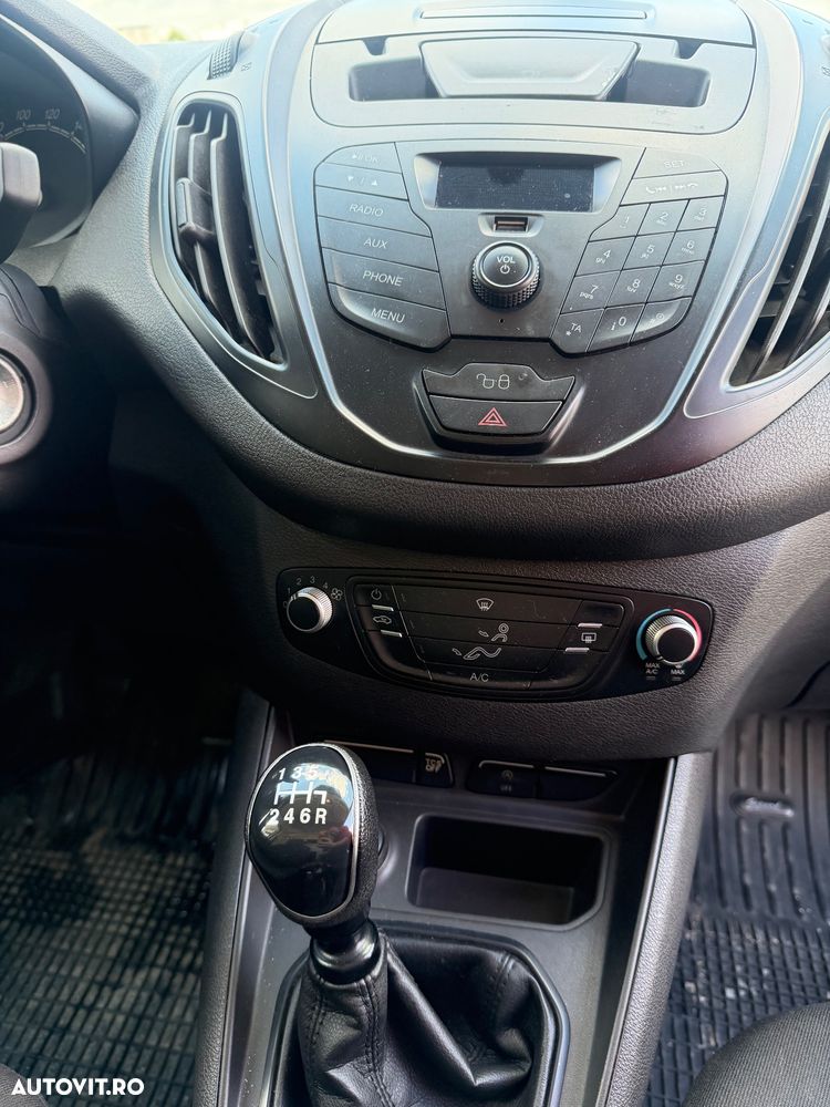 Ford Courier - 10