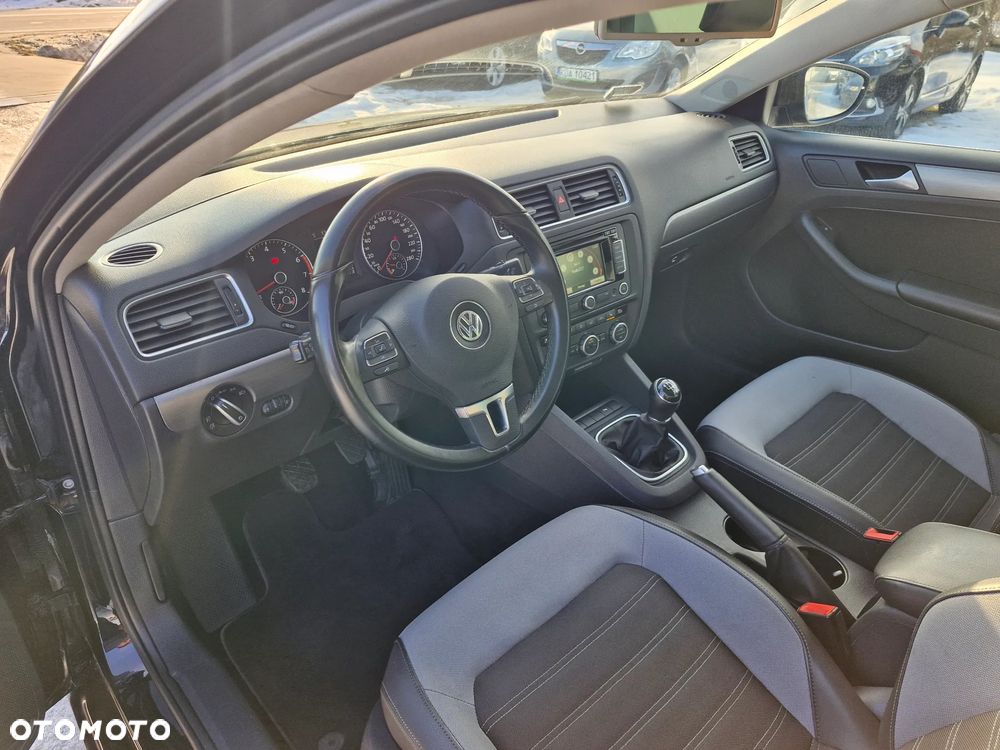 Volkswagen Jetta - 16