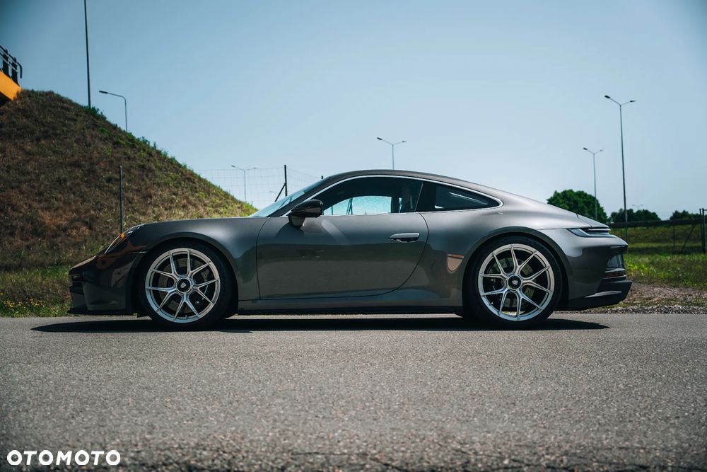 Porsche 911 GT3 Touring - 5