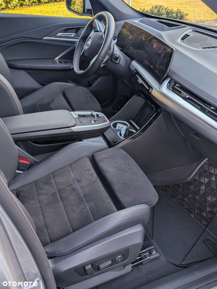 BMW iX1 xDrive30 66.5kWh M Sport - 14