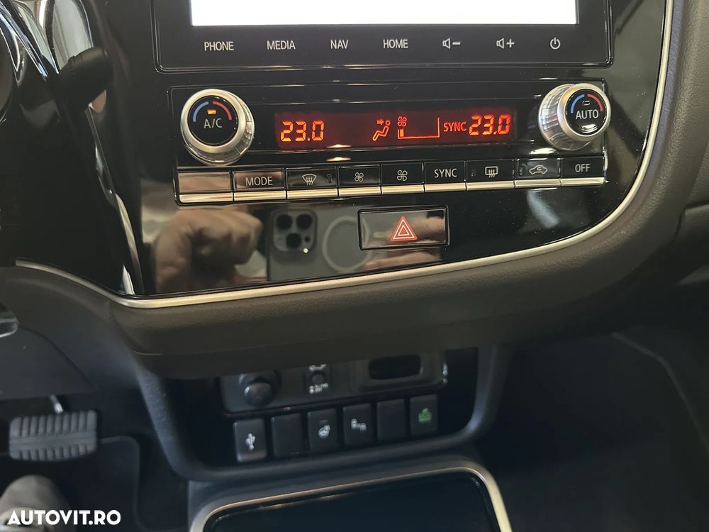 Mitsubishi Outlander - 18