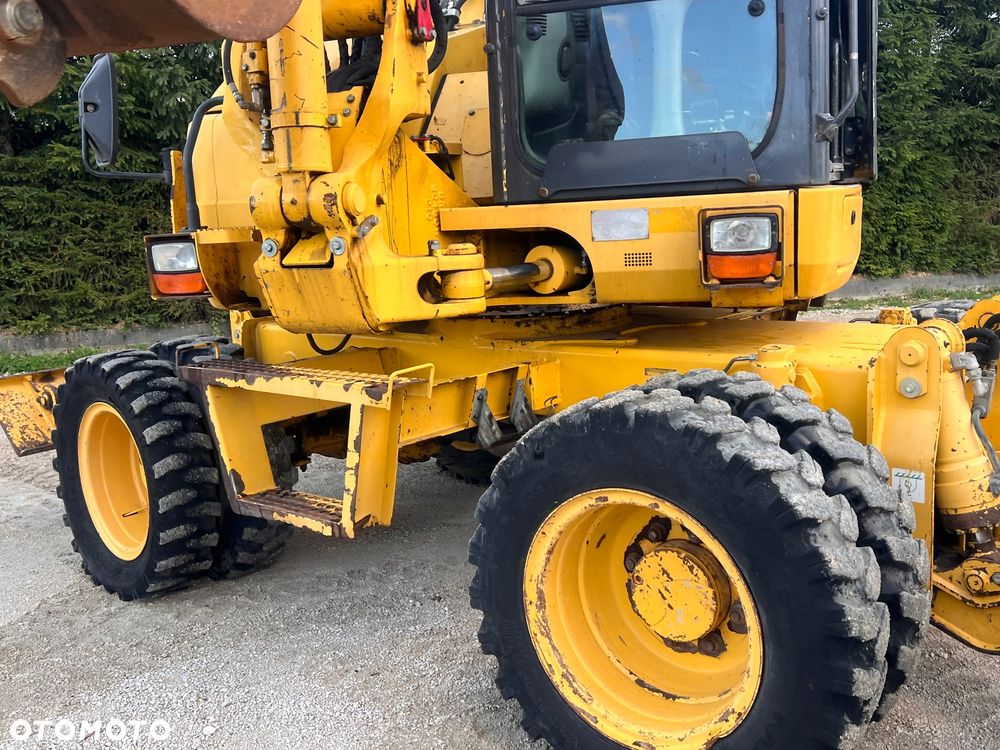 Komatsu Koparka kołowa KOMATSU 10ton PW98MR-8 4x4x4 plug podpory KLIMA 30km/h ramie Long 3xłamane skrętne 2012r bez DPF i ADBLUE 4cyl dodatk wyjścia hydr 51Kw 2osie skrętne pług stopy Cat TEREX Liebherr Wacker Pw 98 mr 8 11 prosto z importu - 8