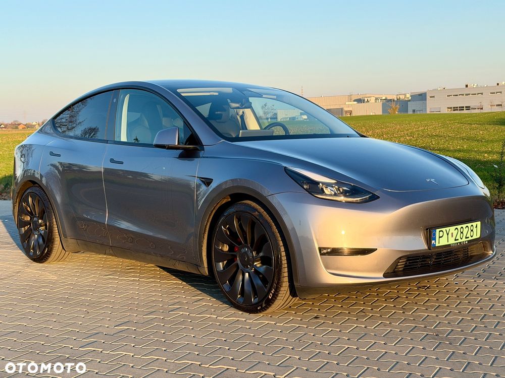 Tesla Y Performance AWD - 1