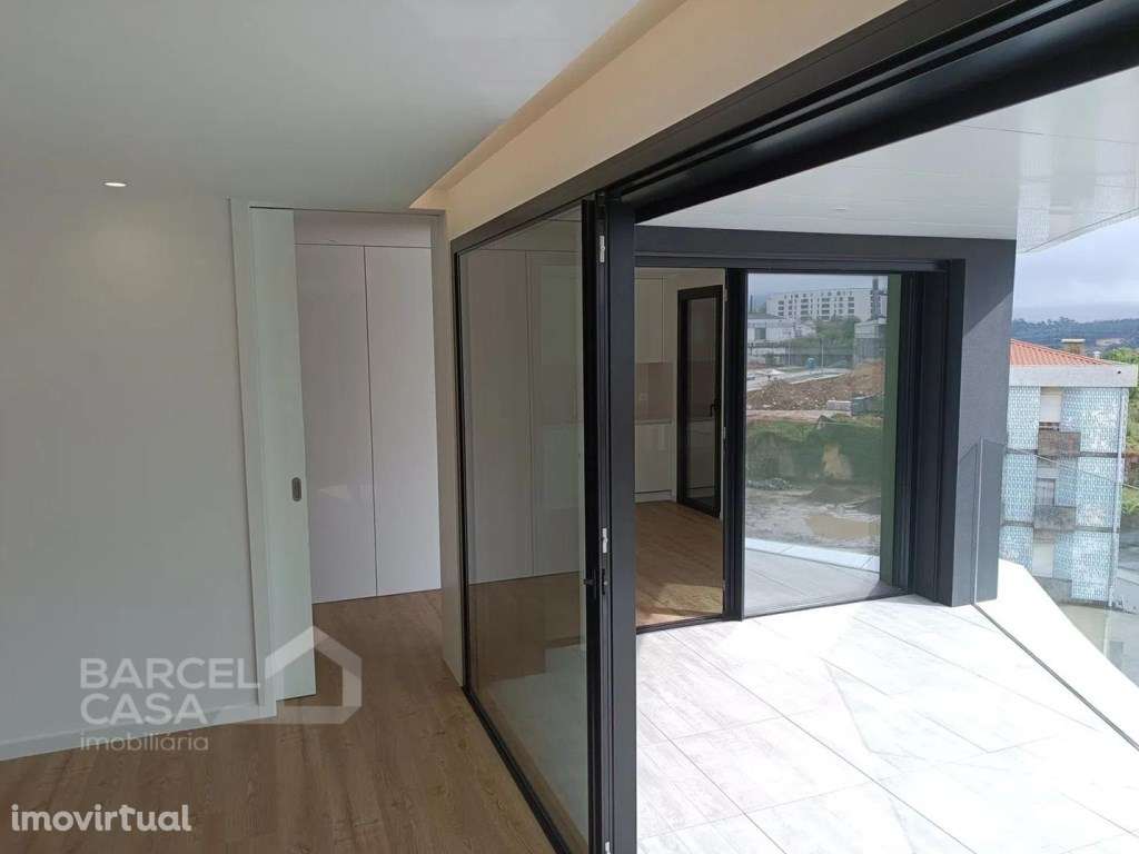 Arrenda-se T3 novo e c/ garagem, no centro de Barcelos - Grande imagem: 2/13