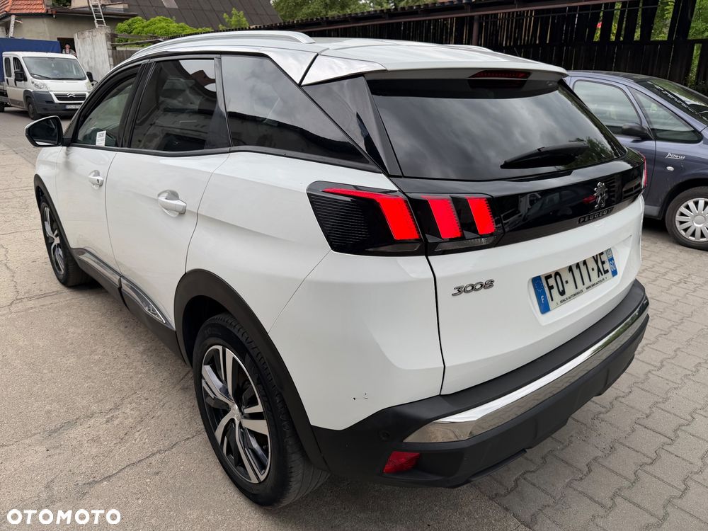 Peugeot 3008 PureTech 130 Stop & Start GPF EAT8 Allure - 3