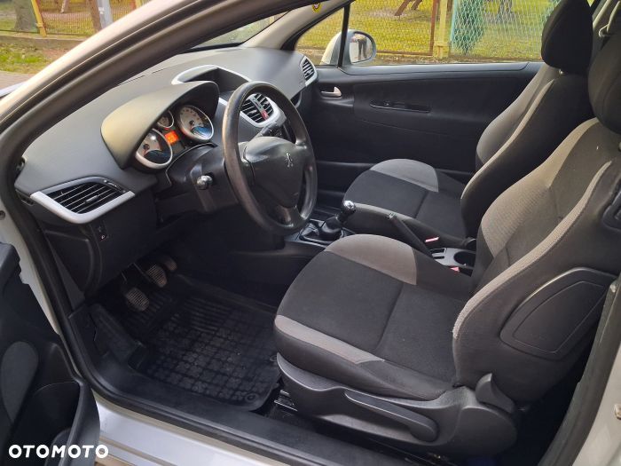 Peugeot 207 1.4 16V Trendy - 9