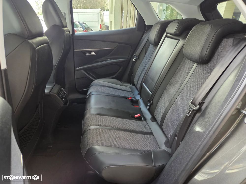 Peugeot 3008 PureTech 130 Stop & Start GPF EAT8 Allure - 12