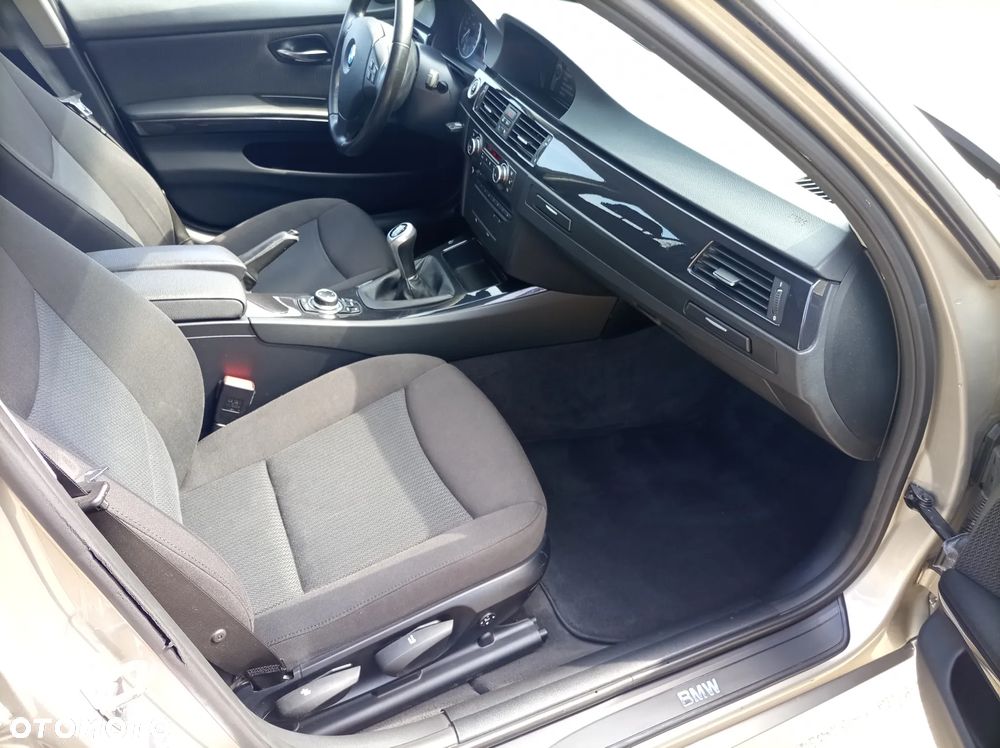 BMW Seria 3 320d DPF Blue Performance Edition Sport - 14