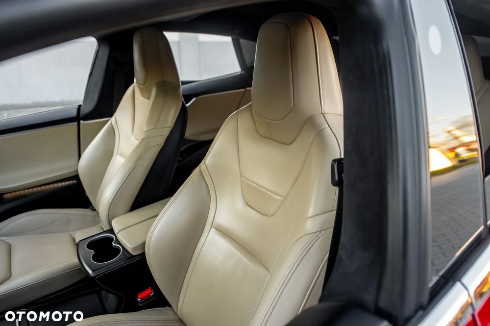 Tesla Model S - 18