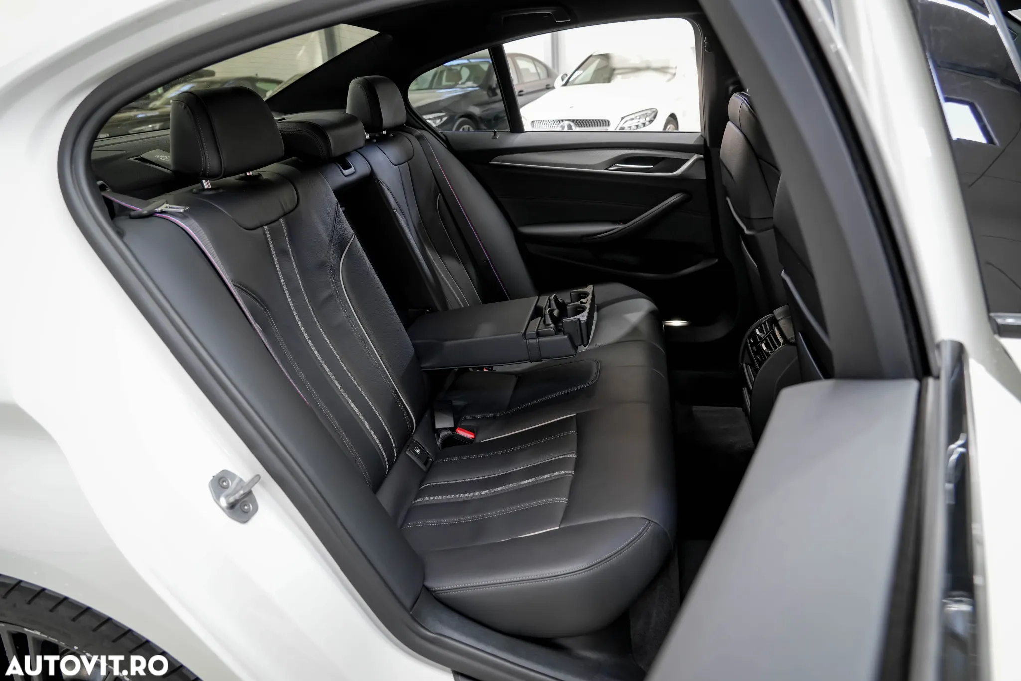 BMW Seria 5 520i Aut. M Sport Edition - 9