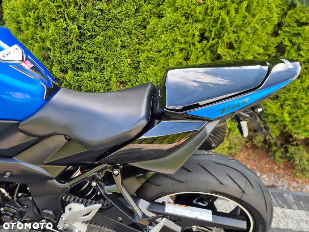 Suzuki GSR - 10