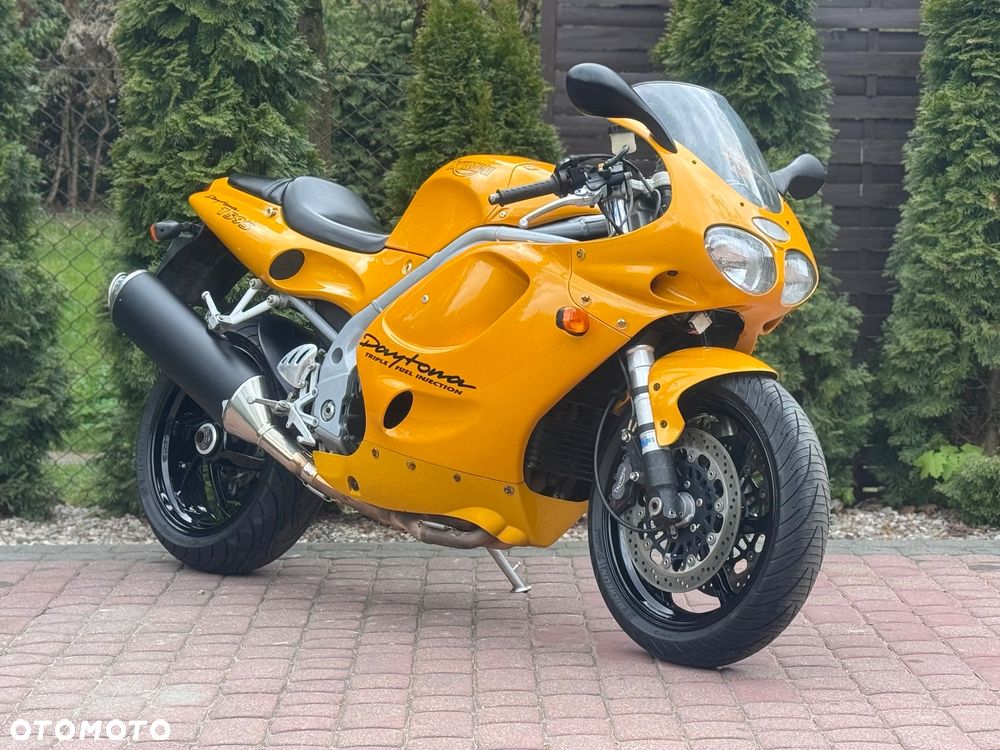 Triumph Daytona - 1