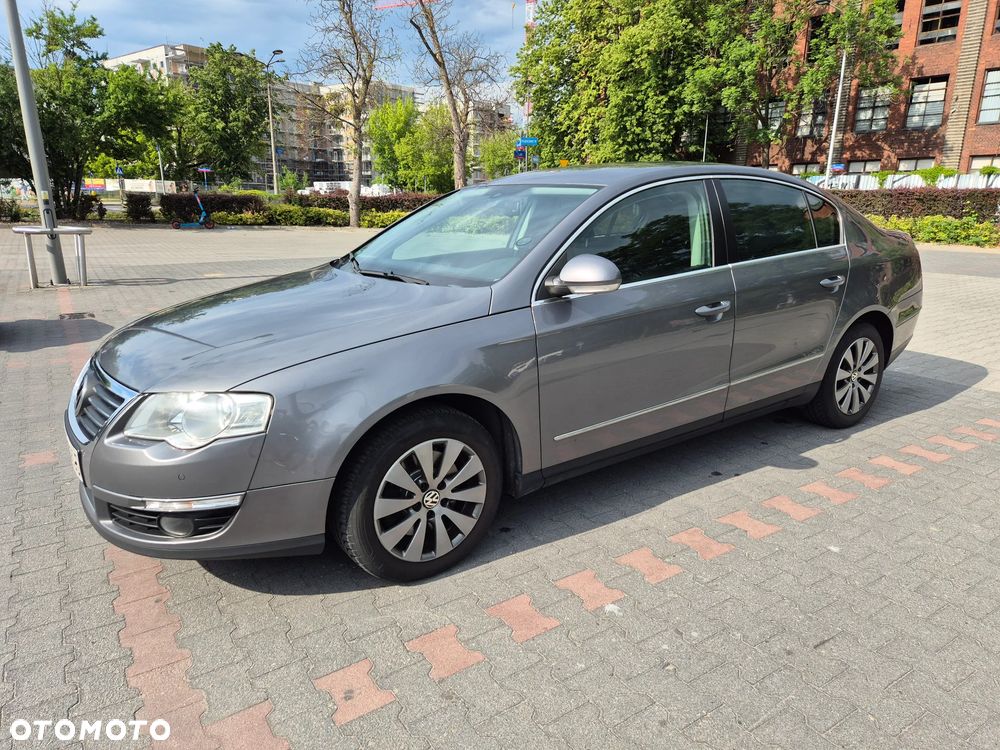 Volkswagen Passat 1.9 TDI DPF BlueMotion - 2