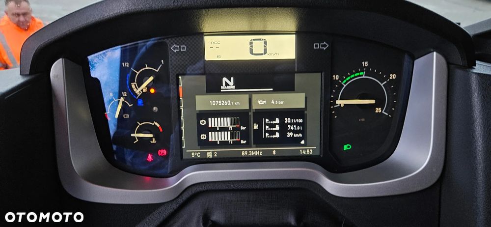 Renault T460 / standard / ACC - 11