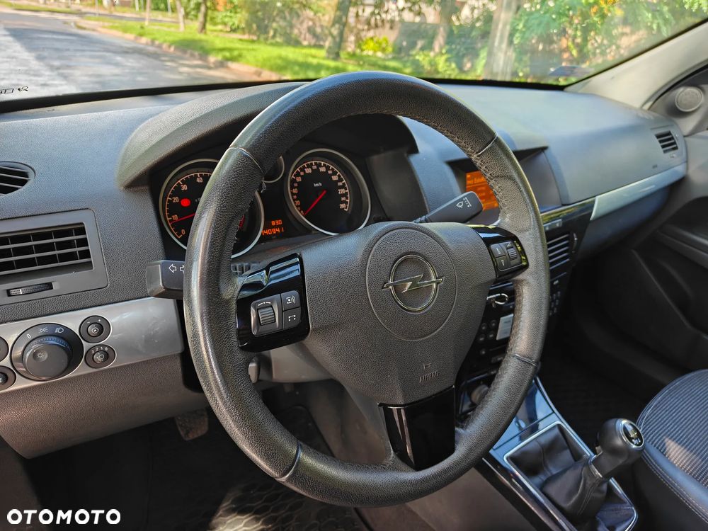 Opel Astra 1.6 Essentia - 10