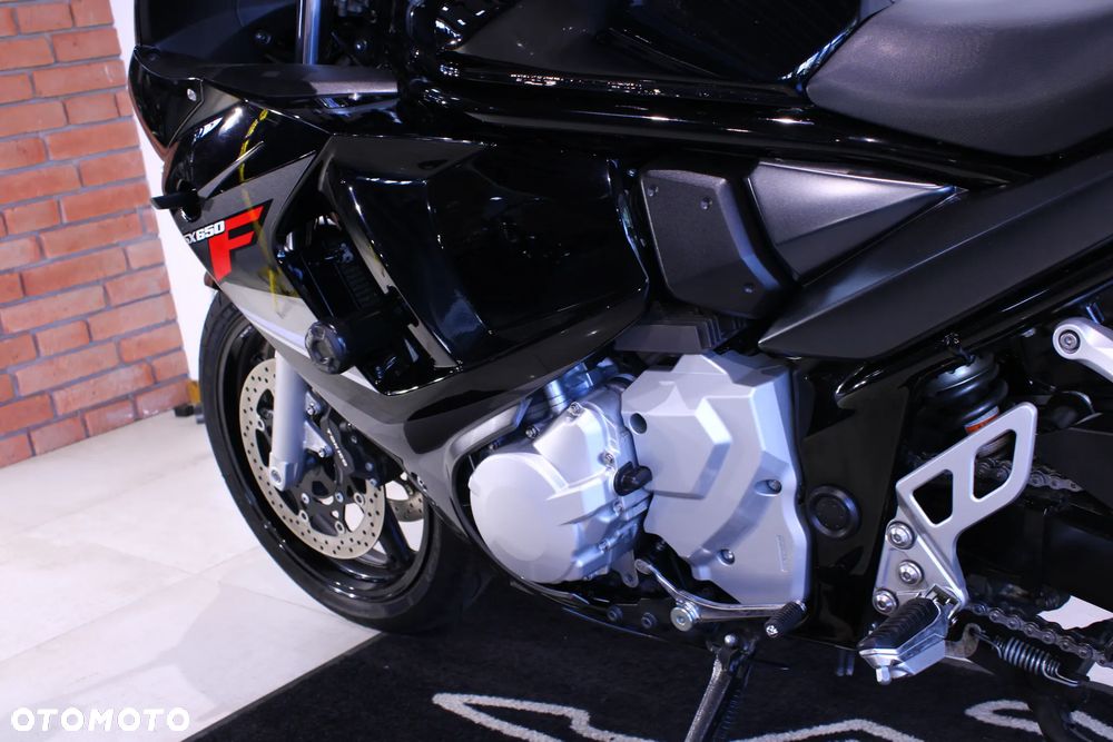 Suzuki GSX - 26