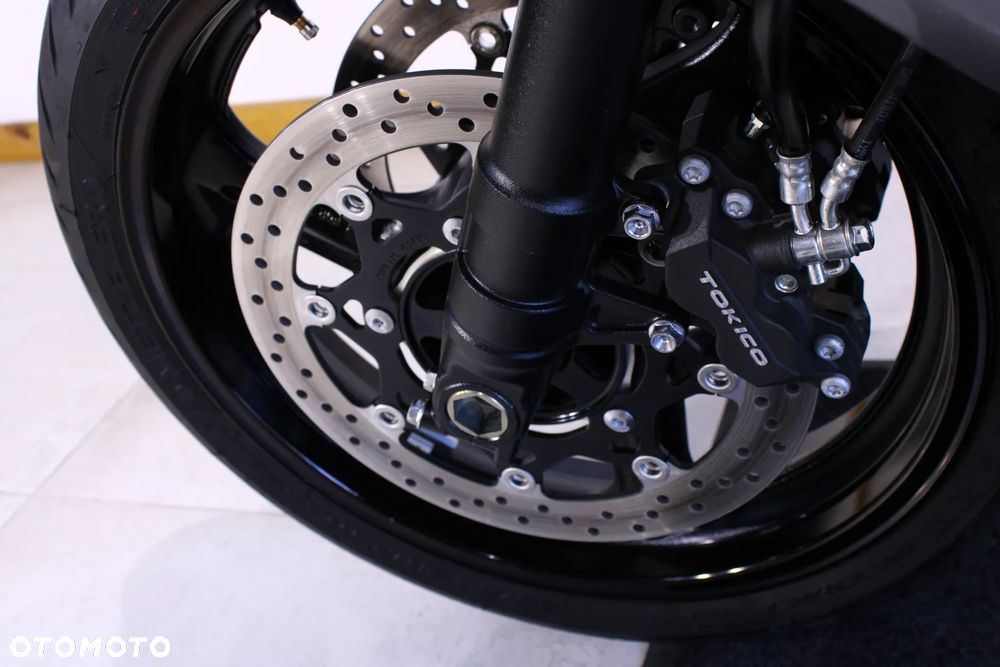 Suzuki GSX - 37