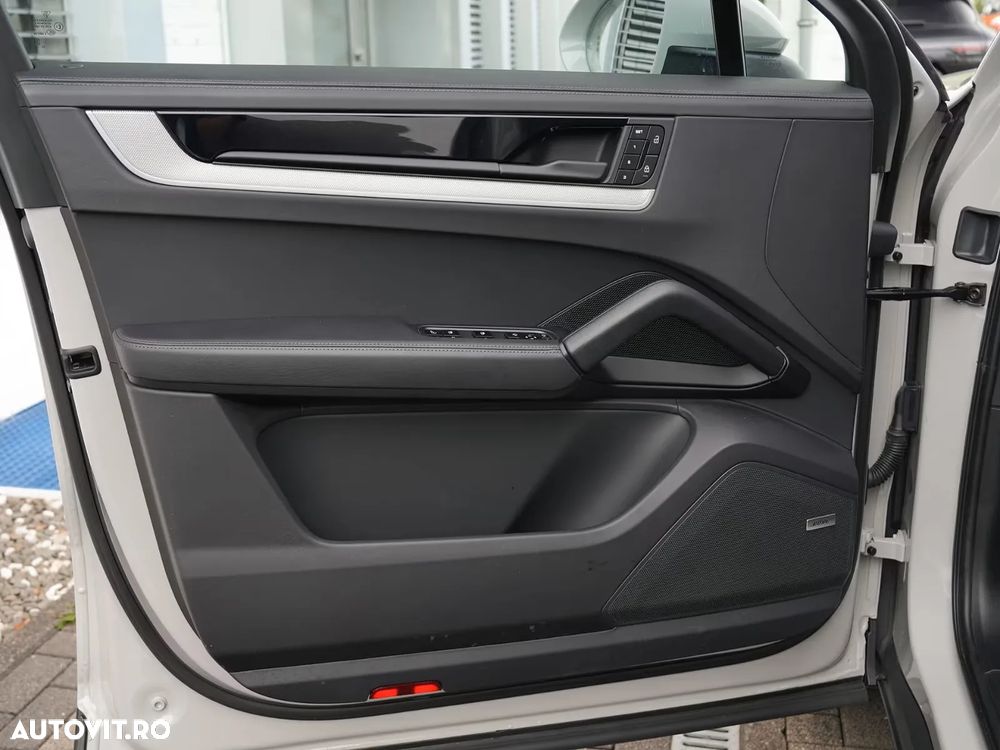 Porsche Cayenne Coupe E-Hybrid - 33