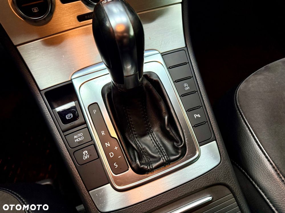 Volkswagen Passat 2.0 TDI Highline DSG - 18