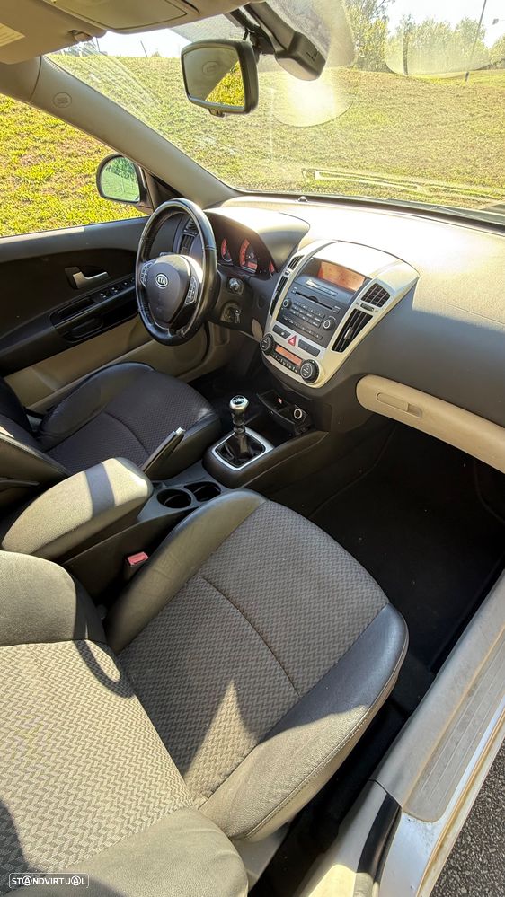 Kia Ceed 1.6 CRDi EX — fotografia 20