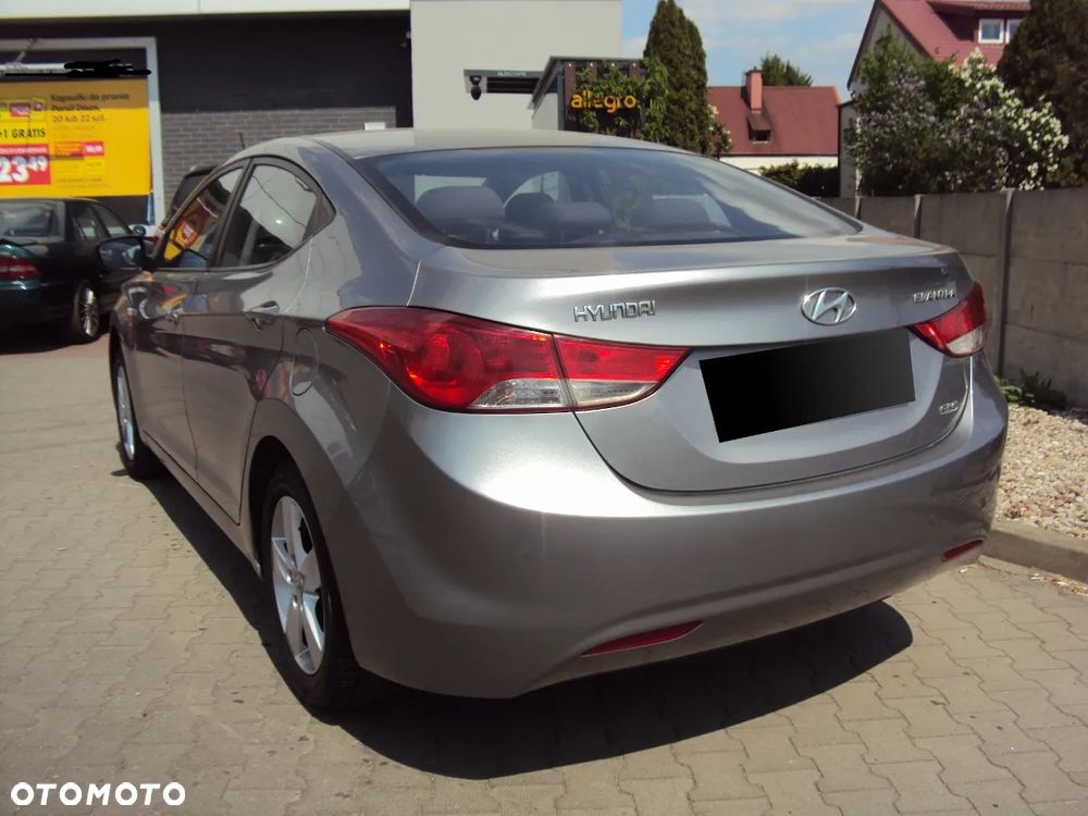Hyundai Elantra 1.6 Comfort - 8