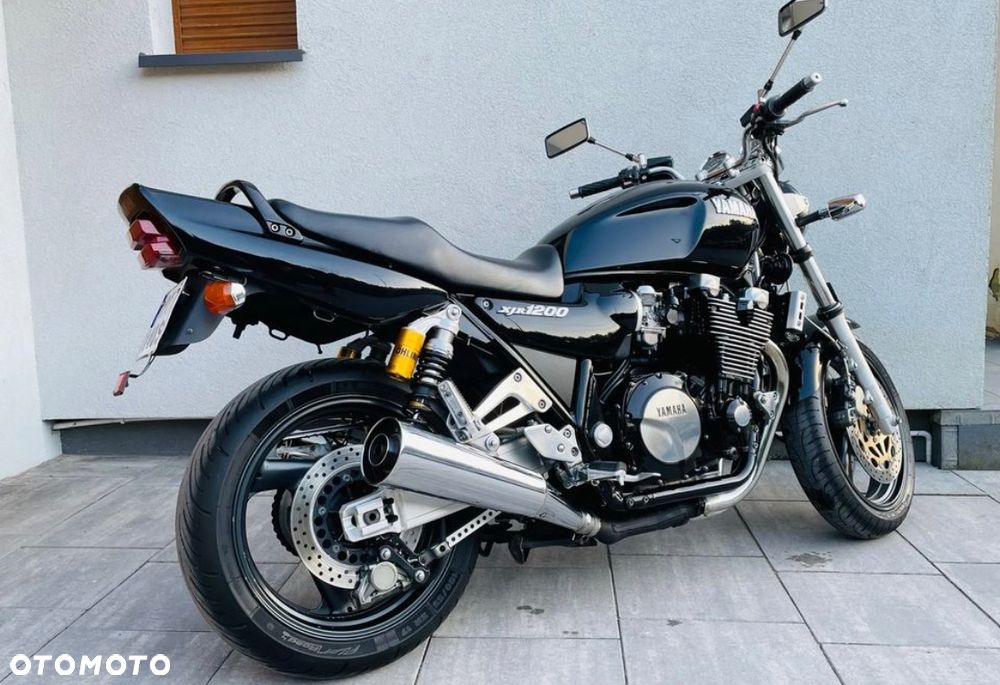 Yamaha XJR - 6