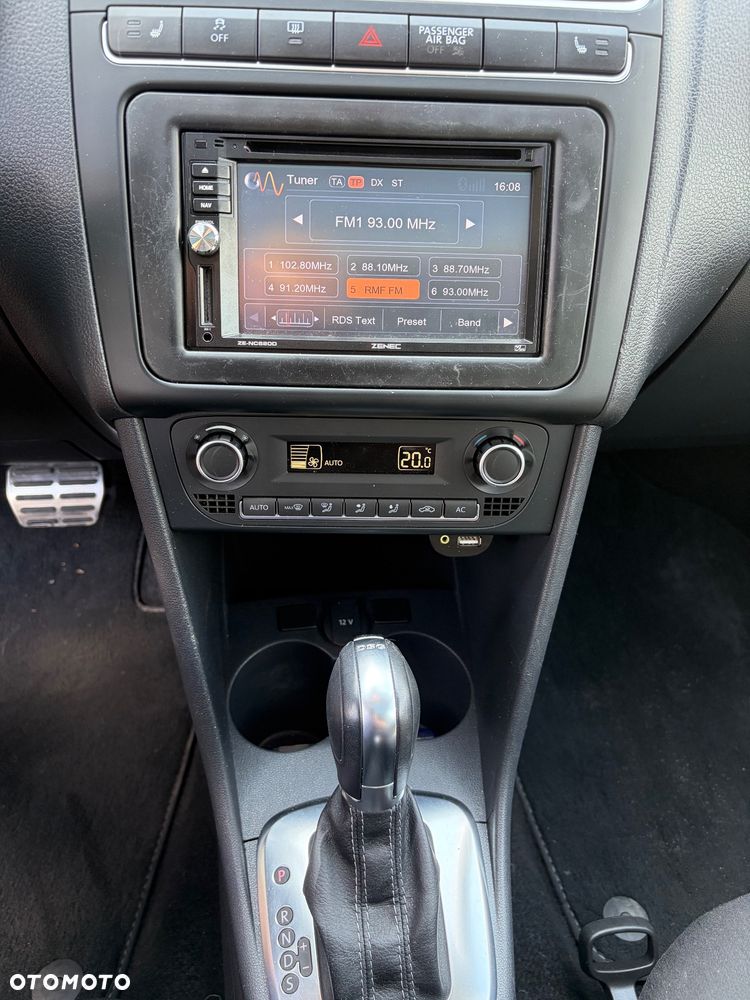 Volkswagen Polo 1.4 16V Trendline DSG - 11