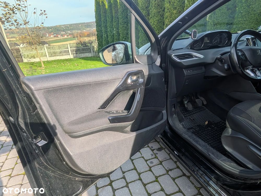 Peugeot 208 - 13