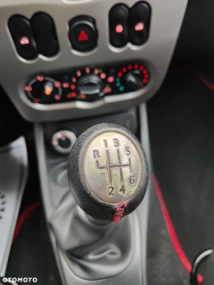 Dacia Duster 1.6 16V 4x4 Prestige - 14