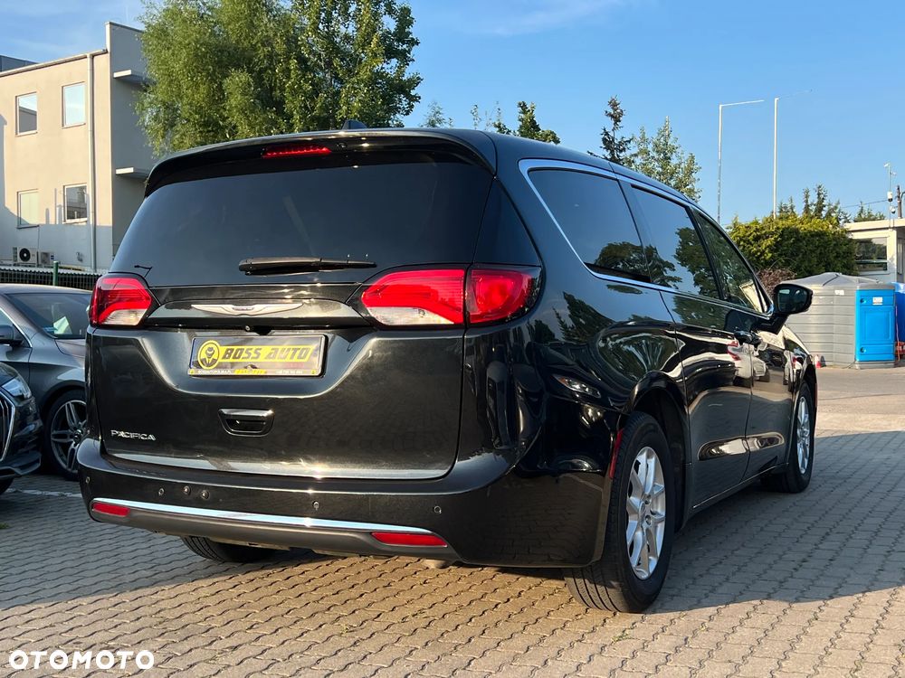 Chrysler Pacifica - 9