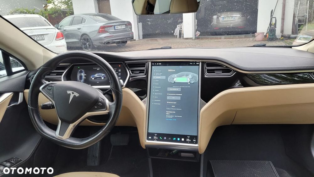 Tesla Model S 85 - 11