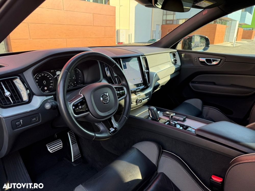 Volvo XC 60 B5 MHEV AWD R-Design - 11