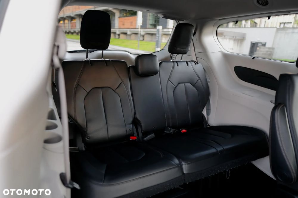 Chrysler Pacifica - 23