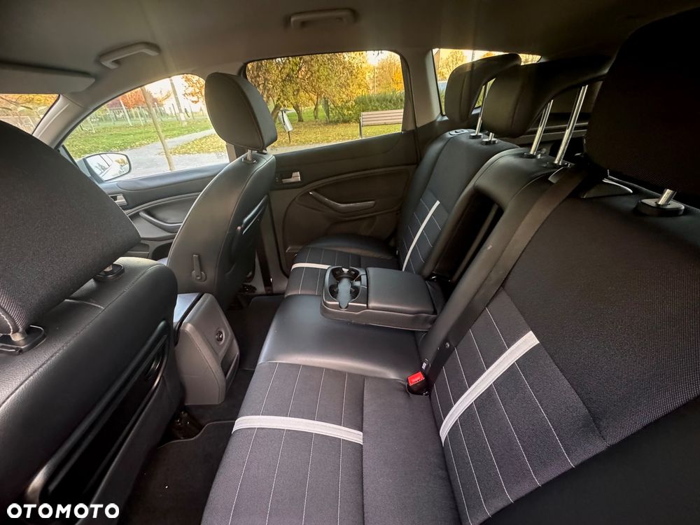 Ford Kuga 2.0 TDCi 4x4 Titanium - 13