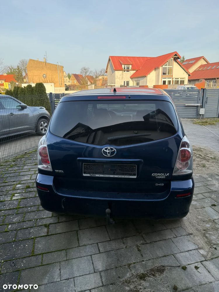 Toyota Corolla Verso 2.2 D-4D X - 1